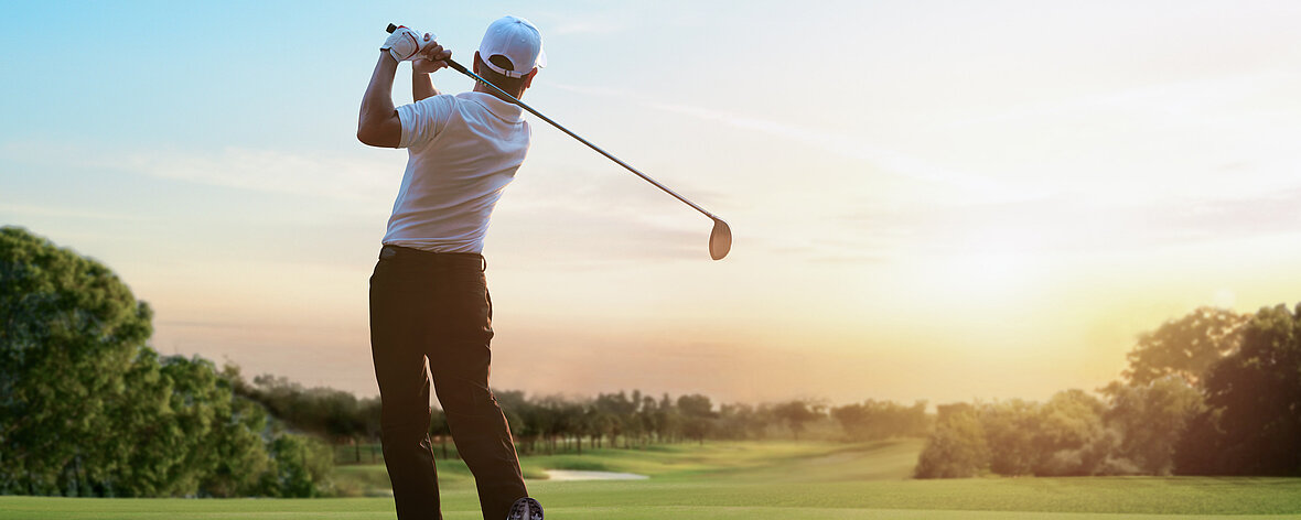 Golfer in Abendsonne